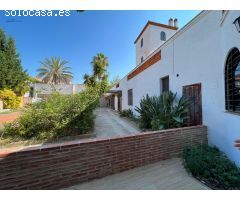 Finca con vivienda, torreon, piso, naves, patios.