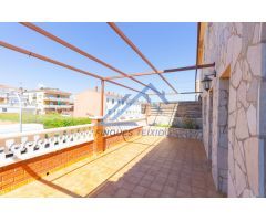 Maravillosa casa adosada, lista para entrar a vivir, muy espaciosa y luminosa