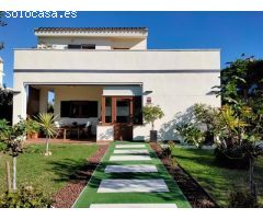 CHALET LOMA DE SANCTI-PETRI CON VISTAS AL CAMPO DE GOLF