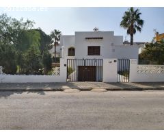GRAN VILLA INDEPENDIENTE A 200 METROS DEL MAR