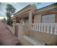 OPORTUNIDAD!!!!! VILLA INDEPENDIENTE EN URBANIZACION CON PISCINA COMUNITARIA