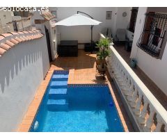 ACOGEDOR ADOSADO CON PISCINA PRIVADA