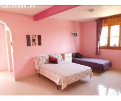 ACOGEDOR ADOSADO CON PISCINA PRIVADA