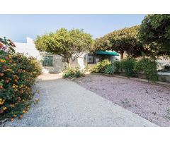 Vivienda en primera línea de playa, junto al mar. En Guardamar del Segura