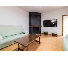 Amplia vivienda de dos plantas