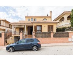 Chalet de dos plantas en zona residencial de Bullas