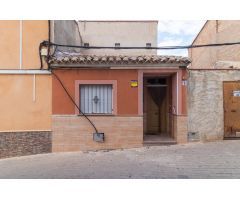Casa en pleno casco antiguo de Pliego, con huerto y jardín