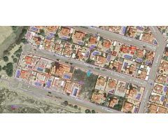 Se venden dos solares en Urbanización Country Club. Por separado: 62.000 € y 64.000 €.