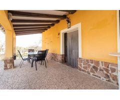 Casa de campo con parcela y finca de almendros.