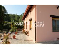 Espectacular chalet inspirado en el Norte a la venta en Albaida.