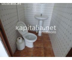 Conjunto de naves en venta en ontinyent.