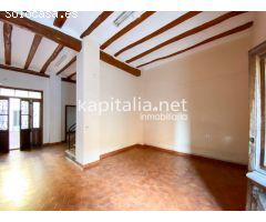 Gran casa a la venta en Ontinyent de los años 30