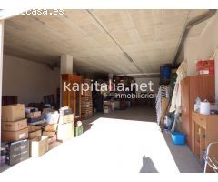 Local a la venta con muchas posibilidades.