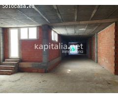 Local  comercial con patio  a la venta en Ontinyent.