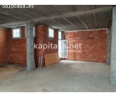 Local  comercial con patio  a la venta en Ontinyent.