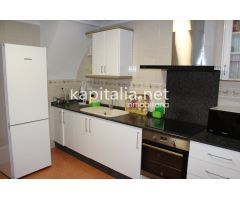 Estupenda casa de dos viviendas a la venta en Otos