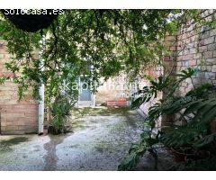 Local comercial con patio en el Llombo