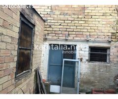 Local comercial con patio en el Llombo
