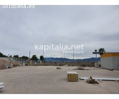 Solar y naves industriales en primera linea de carretera a la venta en Ontinyent