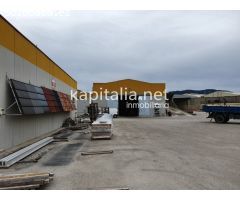 Solar y naves industriales en primera linea de carretera a la venta en Ontinyent