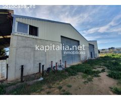 Terreno residencial con naves a la venta en Ontinyent.