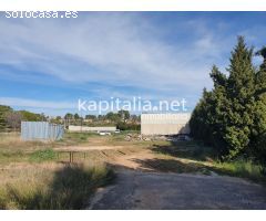 Terreno residencial con naves a la venta en Ontinyent.