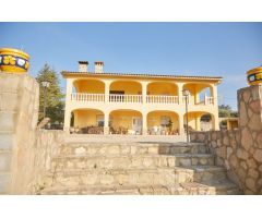 Amplio chalet a la venta en Agullent ( Valencia)