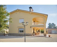 Amplio chalet a la venta en Agullent ( Valencia)