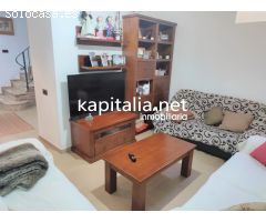 BONITA CASA REFORMADA A LA VENTA EN AGULLENT UBICADA EN ZONA TRANQUILA.