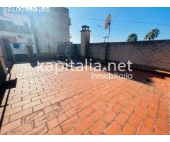 Casa con amplia terraza en la Llosa de Ranes