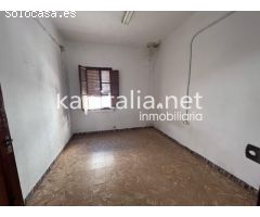 PISO Y BAJO COMECIAL CENTRICO A LA VENTA EN LA LLOSA DE RANES