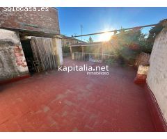 Casa con local comercial a la venta en Montaverner
