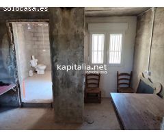 CASA CON TERRENO Y ALMACEN A LA VENTA EN ONTINYENT, UBICADA EN LA ZONA DE MORERA.