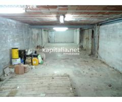 NAVE A LA VENTA EN COCENTAINA  UBICADA A LA ENTRADA DE LA POBLACIÓN.