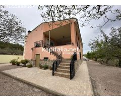 Chalet a la venta en Cocentaina, Alicante.
