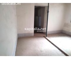 CASA A LA VENTA EN AGULLENT PARA REFORMAR COMPLETAMENTE