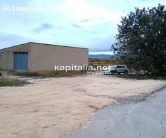 CASA CON MUCHA PARCELA EN ALBAIDA.