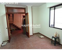 CASA A LA VENTA EN CANALS, ZONA CERCA DE LA IGLESIA