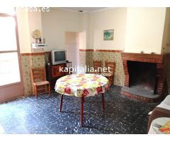 CASA A LA VENTA EN EL PUEBLO DE MONTAVERNER.