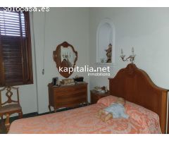 Edificio a la venta recayente a dos calles en Ontinyent