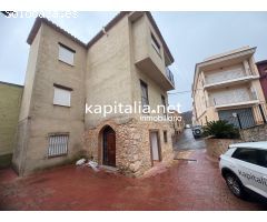 BONITA CASA A LA VENTA CON BAJO COMERCIAL Y PISO DUPLEX EN ADOR