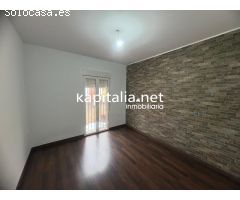 BONITA CASA A LA VENTA CON BAJO COMERCIAL Y PISO DUPLEX EN ADOR
