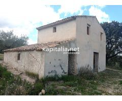 CASA CON AMPLIO TERRENO A LA VENTA EN BENILLOBA
