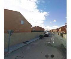 ADOSADO EN ESQUIVIAS