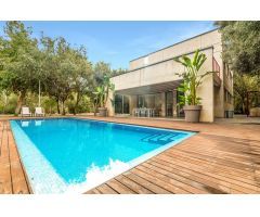 Villa Bauhaus única en un robledal olivo privado con piscina de agua salada (licencia de alquiler va