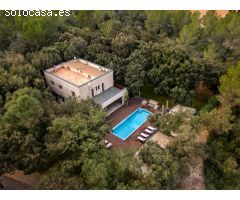 Villa Bauhaus única en un robledal olivo privado con piscina de agua salada (licencia de alquiler va