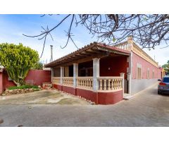 Venta de preciosa casa unifamiliar en El Arenal