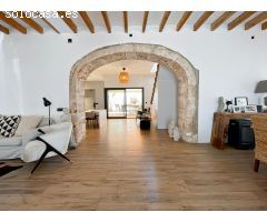 Casa Independiente en el Corazón de Santa Maria: Una Oportunidad Única e Irrepetible