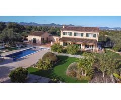 Villa de lujo con licencia turística a 800 metros de la Cala Morlanda