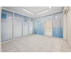 LOCAL / OFICINA DE 400 m² EN ZONA PREMIUM PASEO MARÍTIMO – MÁXIMA VISIBILIDAD Y ACCESIBILIDAD